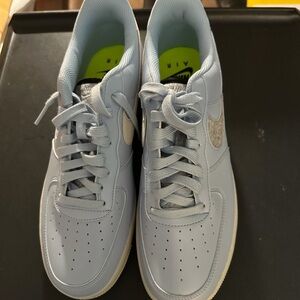 Nike Men's Light Blue Low-Top Sneakers